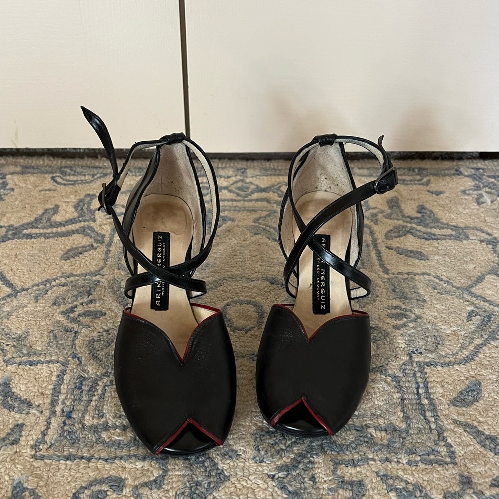 Arika Nerguiz Tango-Salsa-Ballroom Shoes Leather Red Trim Size 7.5 Worn Once